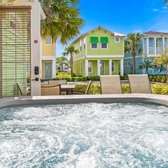 Disney near: 2BR Cottage w/ Balcony & Jacuzzi Joy
