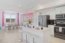 Beautiful 2BR Condo w/ Private Balcony near Disney - Image 4
