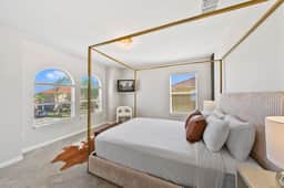 Sleeps 12 • Pvt pool & spa • Game table - Image 5