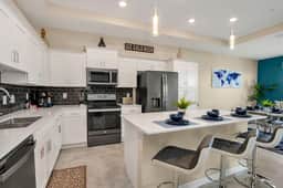 FREE Waterpark Fun! 2BR Condo near Themepark & WDW - Image 5