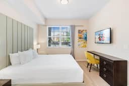 Resort Condo: 3BR w Balcony & Parking near Disney! - Image 3