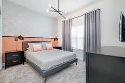 5-BR Townhouse with Pool & Theme room Near Disney - Image 3