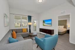 Resort Condo 3BR w Balcony, Free Parking near OCCC - Image 4