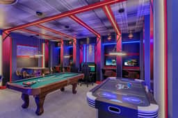 Incredible 9BR! Private Pool+Theme Rooms+Game Room - Image 3