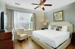 Spacious 3-BR Townhouse Near Theme Parks Orlando - Image 2