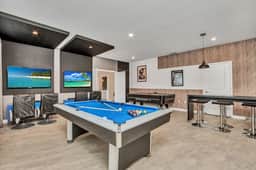 Incredible 9-BR Home w/Private Pool & Game Room! - Image 3