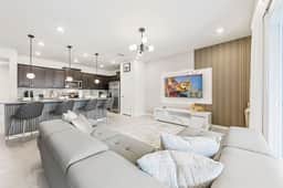 Incredible 5BR Home•Near Disney•Pvt Pool•BBQ•Wi-Fi - Image 4