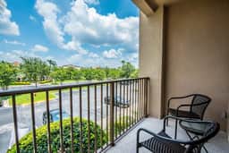 Disney near: 3BR Condo w Balcony & Parking - Image 4
