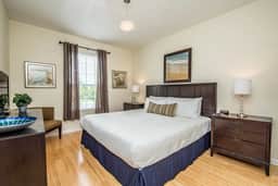 Disney near: 3BR Condo w Balcony & Parking - Image 2