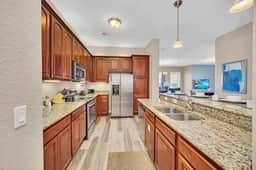 Disney near: 3BR Lakeview Balcony Condo - Image 5