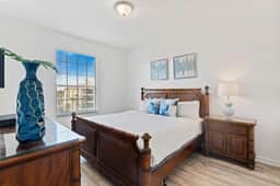 Resort Condo 3BR w Balcony & Free Parking near WDW - Image 4