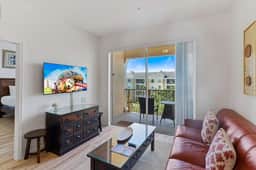 Resort Condo 3BR w Balcony & Free Parking near WDW - Image 3