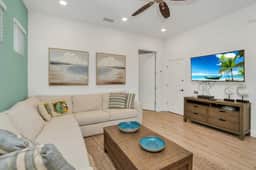 Disney near! 3BR Cottage w Patio & Free Parking - Image 4