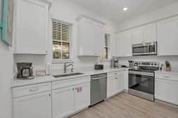 Disney near! 3BR Cottage w Patio & Free Parking - Image 2