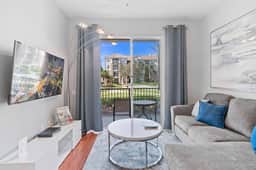 Resort Condo 3BR w Lake Access near Disney Orlando - Image 4