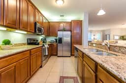 Resort Condo 3BR w Balcony near Theme Parks & OCCC - Image 3