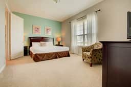 Orlando Lakeview 3-Bedroom Condo near Major Parks - Image 3