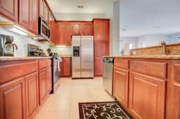 Orlando Lakeview 3-Bedroom Condo near Major Parks - Image 2