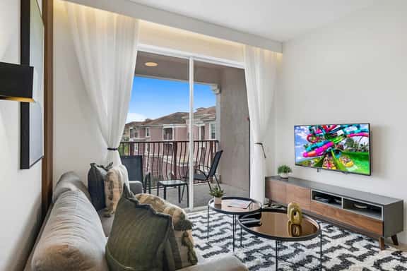 Spacious 3BR Condo Near Orlando's Top Attractions - Image 1