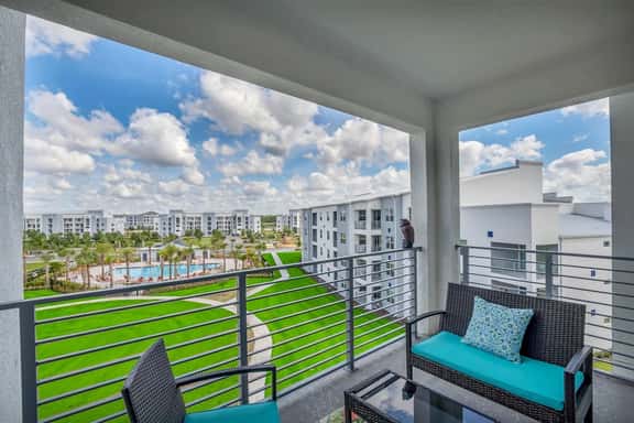 FREE Waterpark Fun! 2BR Condo near Themepark & WDW - Image 1