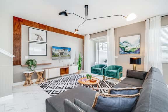 5-BR Townhouse with Pool & Theme room Near Disney - Image 1