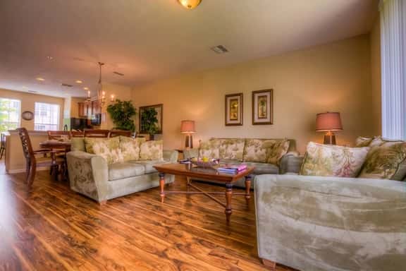 Stylish 3-Bedroom Retreat near Theme Parks Orlando - Image 1