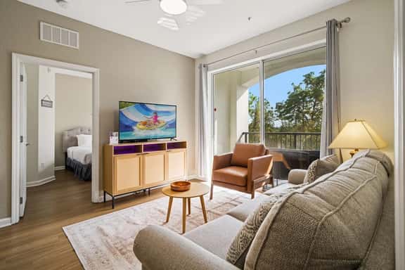 Waterpark Access 3BR Condo w Free Parking near WDW - Image 1