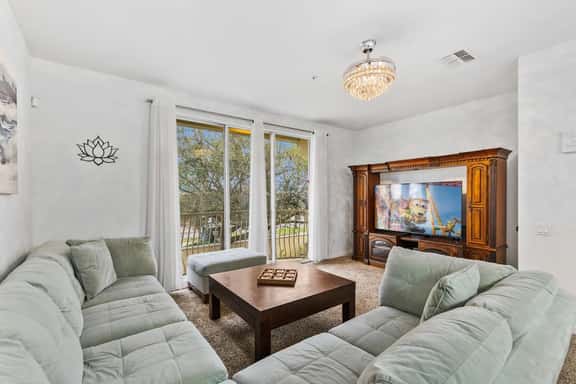 Modern 3BR Townhome near Orlando Top Attractions - Image 1
