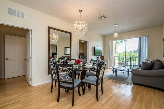 Disney near: 3BR Condo w Balcony & Parking - Image 1