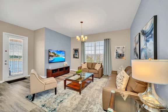 Disney near: 3BR Lakeview Balcony Condo - Image 1