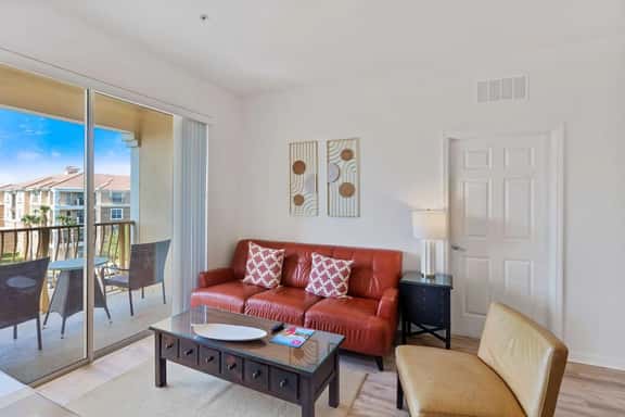 Resort Condo 3BR w Balcony & Free Parking near WDW - Image 1