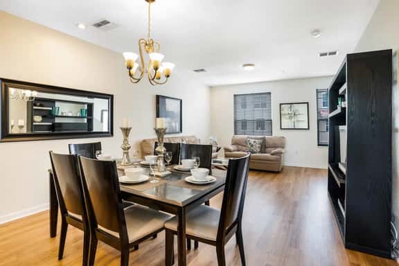 Fabulous 3BR Townhome w Balcony near Disney & OCCC - Image 1