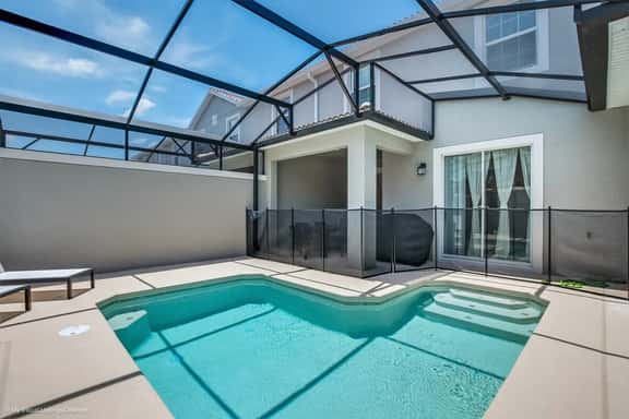 4BR Townhome with Private Pool Kissimmee - Image 1
