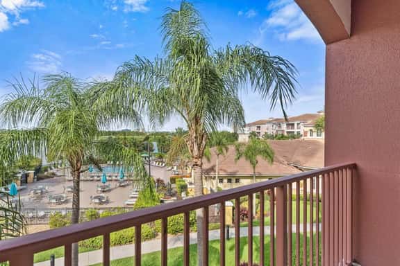 Chic 2BR Condo w Balcony Near Epic Universe - Image 1