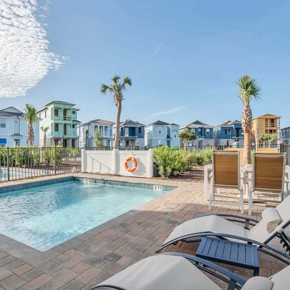 Cottage Retreat! 2BR w Pvt Pool & Balcony near WDW - Image 1