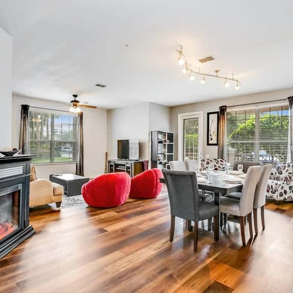 Prime Location Resort! 4BR Condo near Disney, OCCC - Image 1