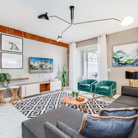 5-BR Townhouse with Pool & Theme room Near Disney - Image 1