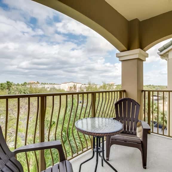 Disney near: 2BR Getaway w Balcony & Resort Access - Image 1