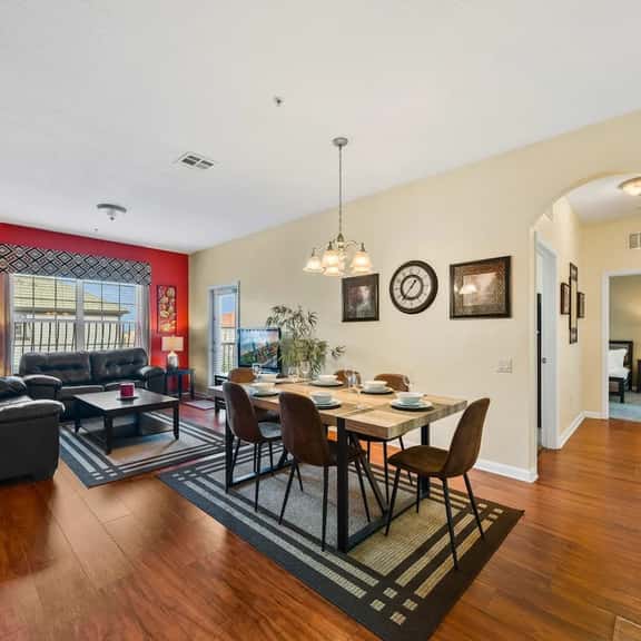 Resort Condo 3BR w Balcony, Free Parking near OCCC - Image 1