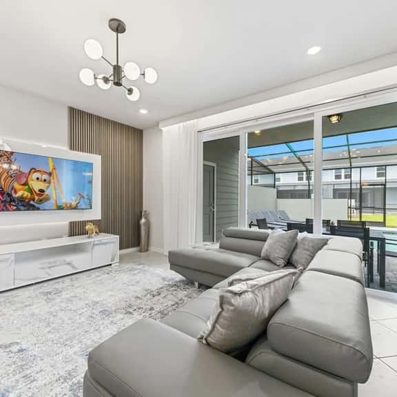 Incredible 5BR Home•Near Disney•Pvt Pool•BBQ•Wi-Fi - Image 1