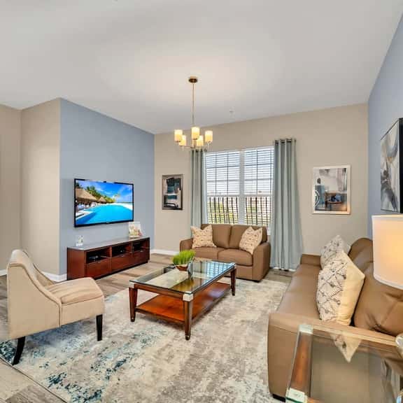 Disney near: 3BR Lakeview Balcony Condo - Image 1