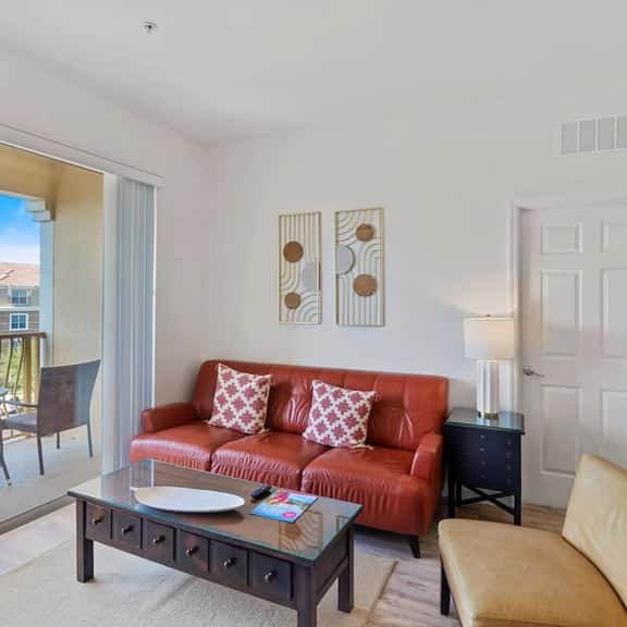 Resort Condo 3BR w Balcony & Free Parking near WDW - Image 1