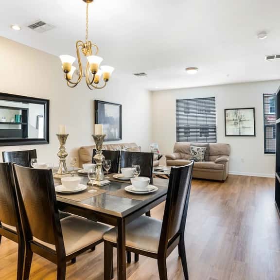 Fabulous 3BR Townhome w Balcony near Disney & OCCC - Image 1