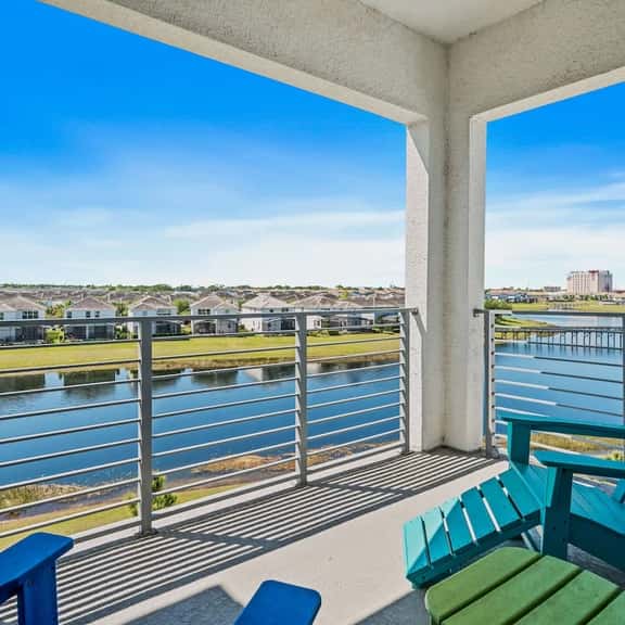 Fun 2BR Retreat! Theme Room, Lake View near Disney - Image 1