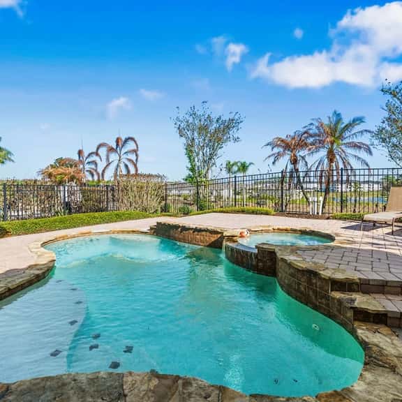 Sleeps 14 • Pvt pool & spa • Pool table - Image 1