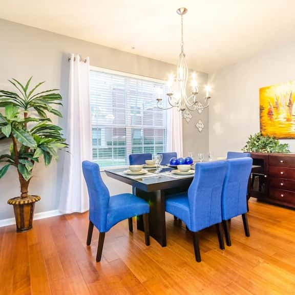 Resort Condo 3BR w Balcony near Theme Parks & OCCC - Image 1