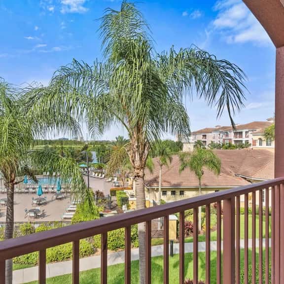Chic 2BR Condo w Balcony Near Epic Universe - Image 1
