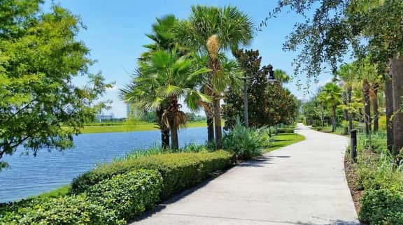 Fantastic balcony view 3BR near Epic Universe! - Image 4