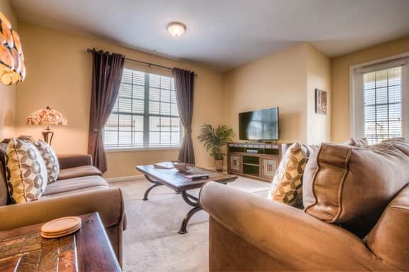 Spacious 3BR Condo near Convention & Theme Parks - Image 3