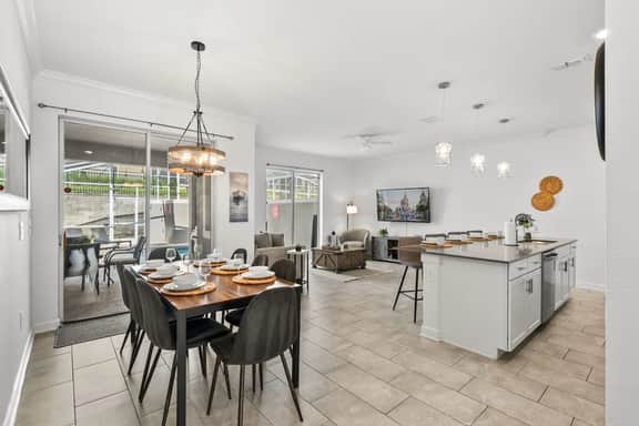 Sleeps 10 *Private Pool *FREE Waterpark Access! - Image 4